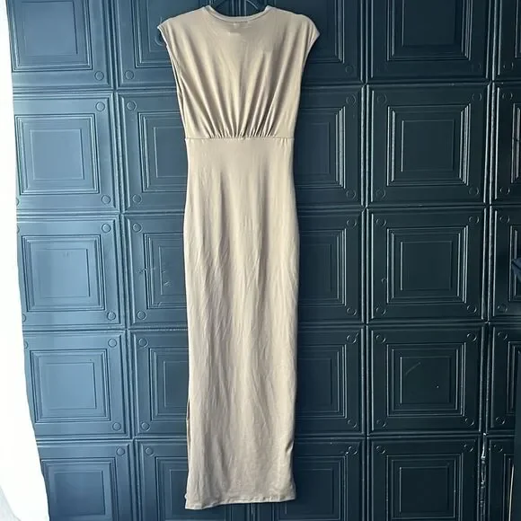 Fashionnova maxi dress - Picture 2 of 4